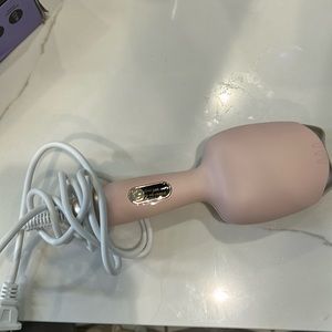 Portable pink hair curler